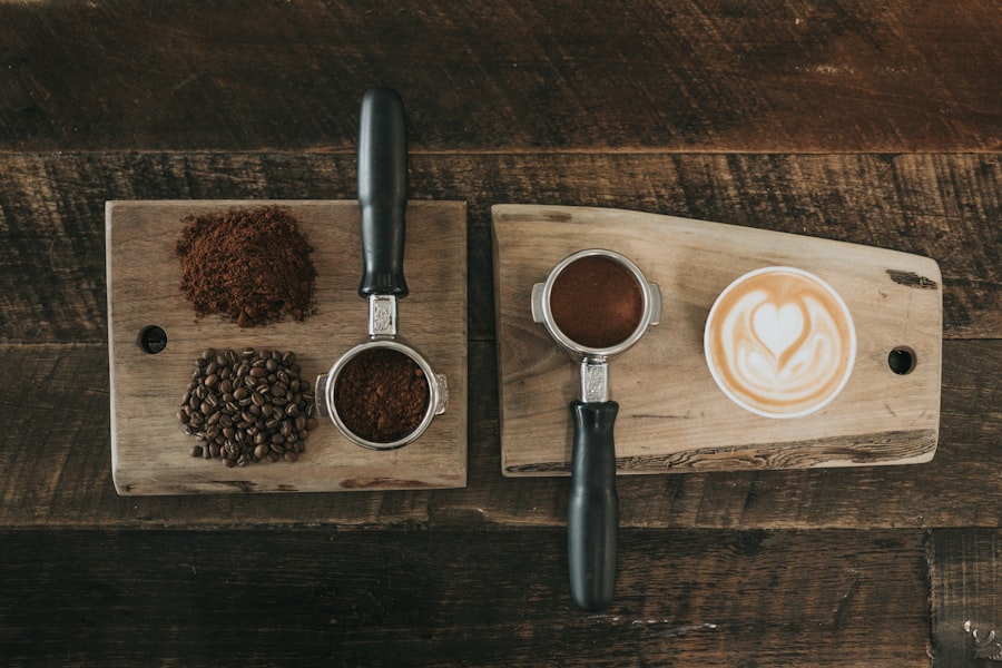 Taza de café sobre la mesa